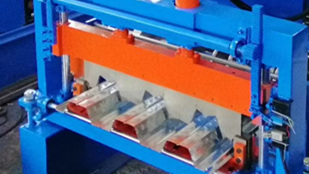 Профилегибочная машина для настила пола готова к экспорту в Таиланд