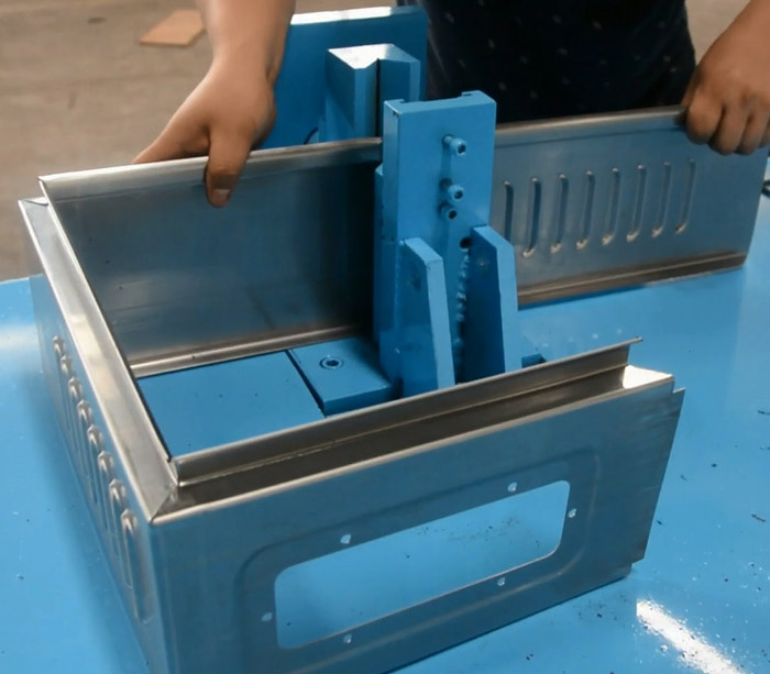 Коробка из листового металла Профилегибочная машина для электрической