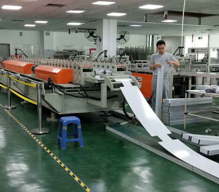 Металлоформовочная машина для люминесцентных ламп