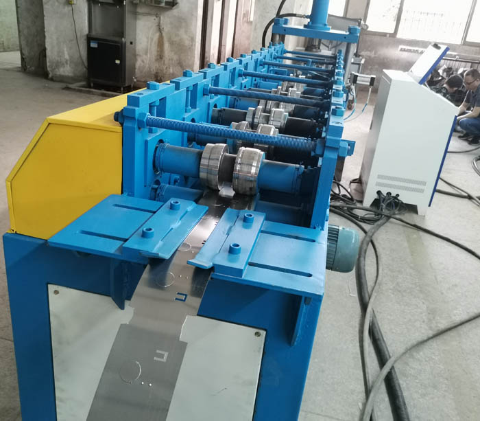 Профилегибочная машина для производства стальных рулонов