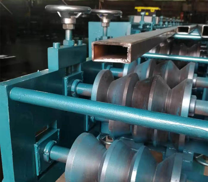 Профилегибочная машина для производства прямоугольных труб