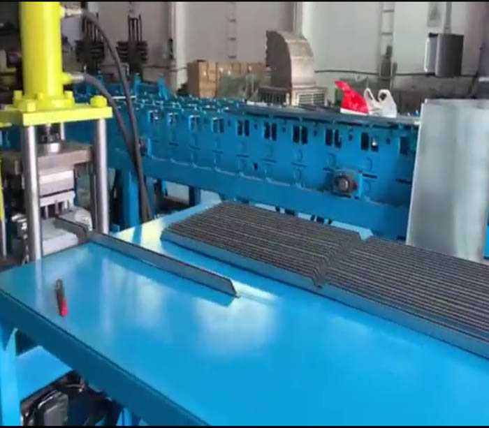 Квадратная и прямоугольная металлическая панель