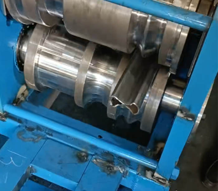 Mашина для профилирования труб формы 8