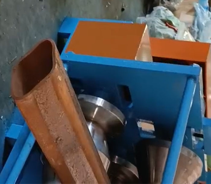 Машина для производства труб в форме ромба большой прочности