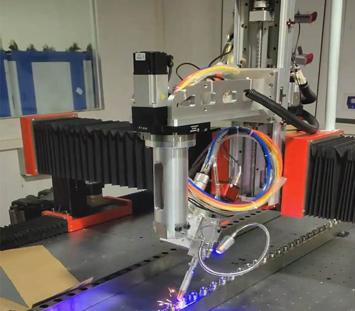 CNC станок для непрерывной лазерной сварки коллекторов