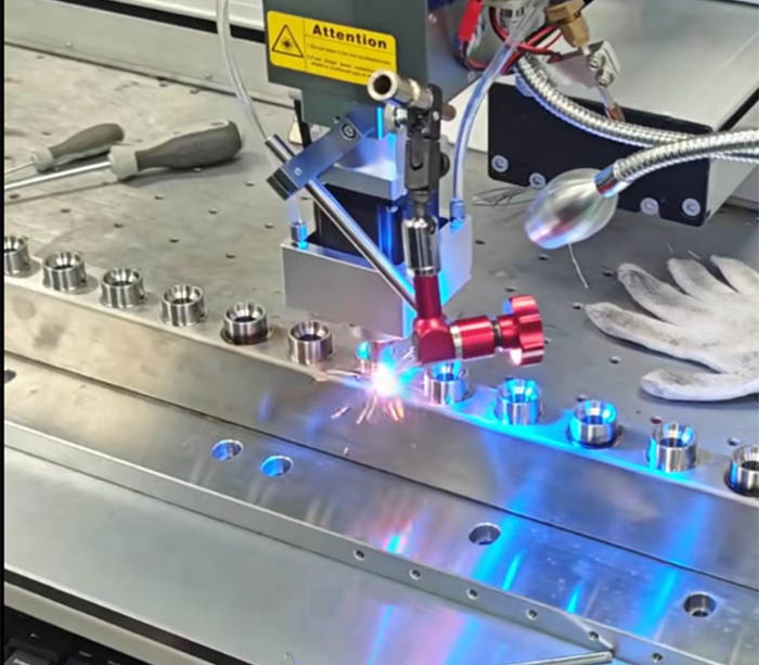 CNC станок для непрерывной лазерной сварки коллекторов