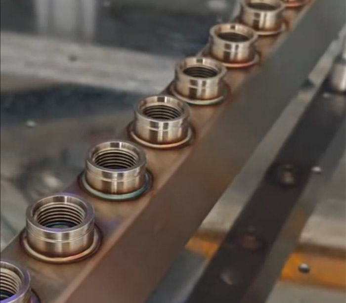 CNC станок для непрерывной лазерной сварки коллекторов