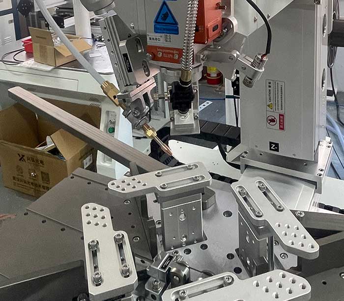 Лазерный сварочный аппарат для алюминиевых рам и нержавеющих стальных труб — высокоточность и надежность