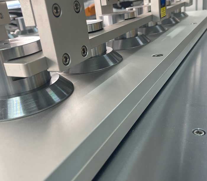 Непрерывная лазерная сварка прокладки головки цилиндра автомобиля